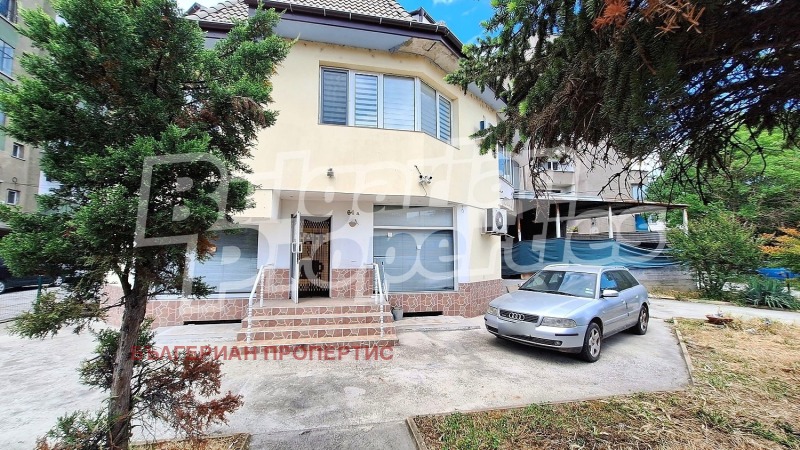 Продава КЪЩА, град Пазарджик, Идеален център • 550000 € / 1075706.50 лв. • 70134688 1 — Holmes.bg Продава КЪЩА, град Пазарджик, Идеален център • 550000 € / 1075706.50 лв. • 70134688 1