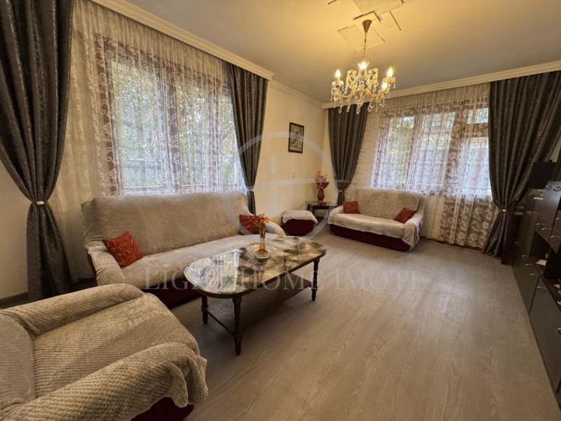 Продава ЕТАЖ ОТ КЪЩА, град Пловдив, Христо Смирненски • 305999 € • 59232409 1 — Holmes.bg Продава ЕТАЖ ОТ КЪЩА, град Пловдив, Христо Смирненски • 305999 € • 59232409 1