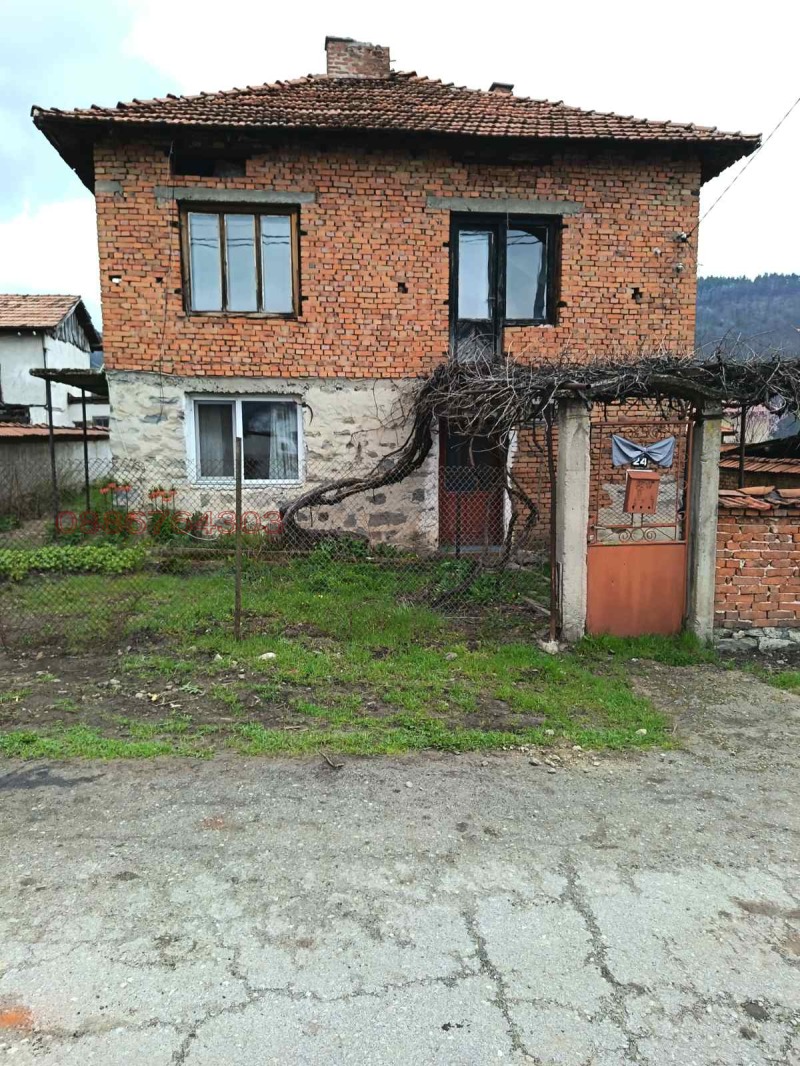 Продава КЪЩА, област София, с. Радуил • 65000 € / 127128.95 лв. • 43133531 1 — Holmes.bg Продава КЪЩА, област София, с. Радуил • 65000 € / 127128.95 лв. • 43133531 1