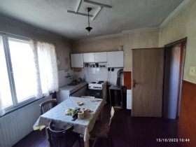 Продажба на етажи от къща в град Перник - изображение 15 