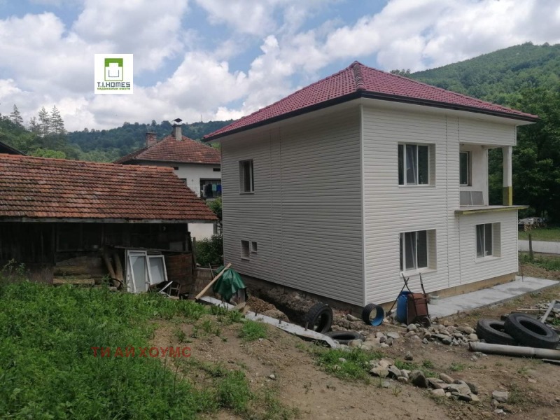 Продава КЪЩА, област Перник, с. Мещица • 135000 € / 264037.05 лв. • 49422877 1 — Holmes.bg Продава КЪЩА, област Перник, с. Мещица • 135000 € / 264037.05 лв. • 49422877 1