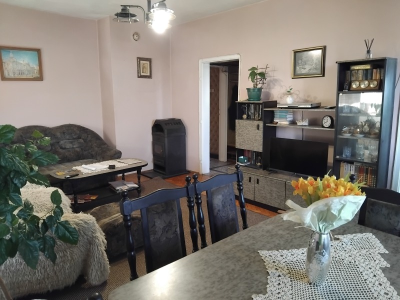 Продава 3-СТАЕН, град Русе, Център • 135000 € / 264037.05 лв. • 16697540 1 — Holmes.bg Продава 3-СТАЕН, град Русе, Център • 135000 € / 264037.05 лв. • 16697540 1