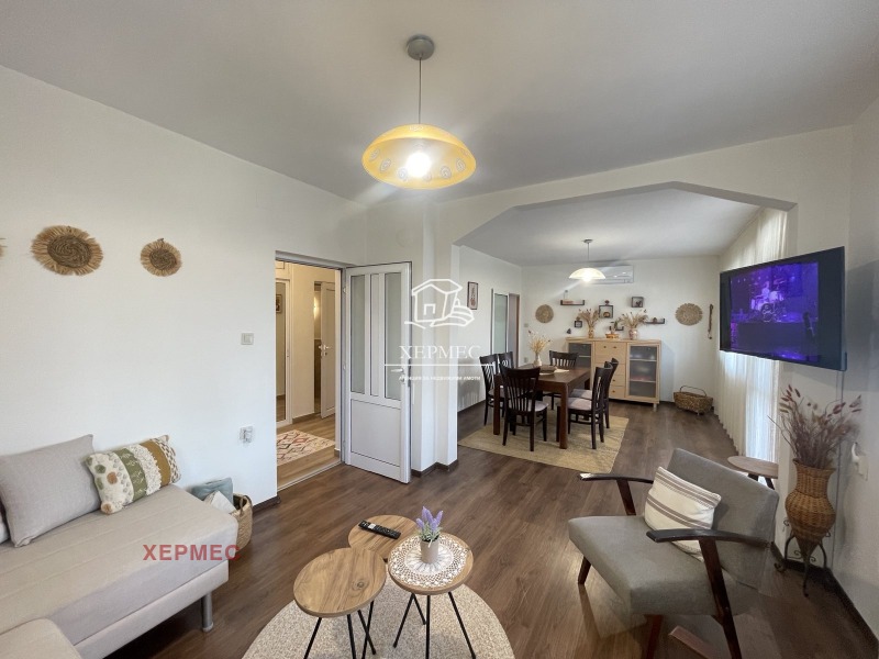 Продава КЪЩА, град Бургас, Ветрен • 500000 € / 977915.00 лв. • 89804603 1 — Holmes.bg Продава КЪЩА, град Бургас, Ветрен • 500000 € / 977915.00 лв. • 89804603 1