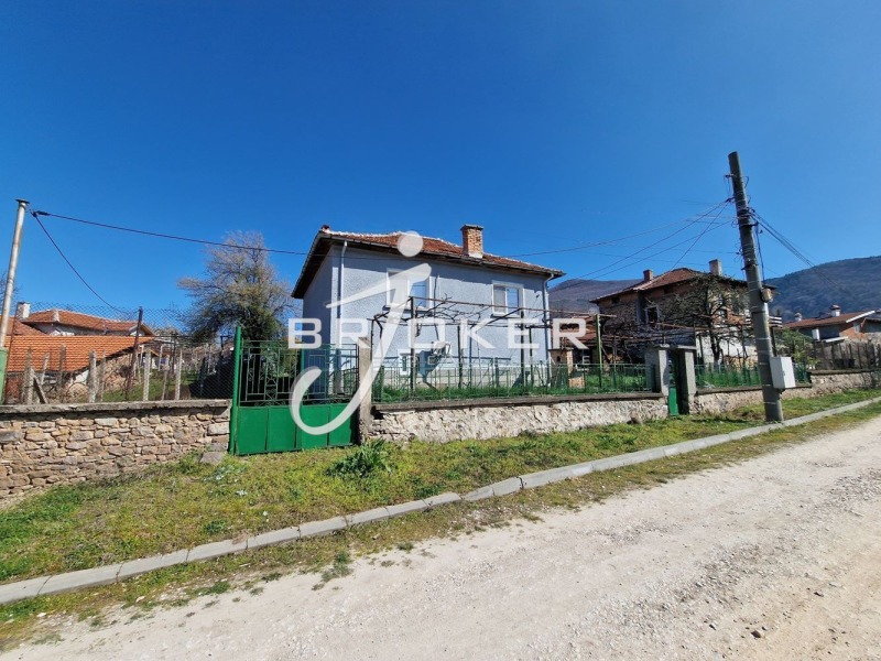 Продава  Къща, област Пловдив, с. Тополово •  109 800 лв. • ID 56306326 — holmes.bg - [1] 