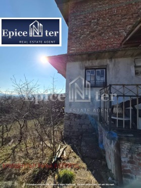 Обява Продава КЪЩА,с. Лобош, област Перник