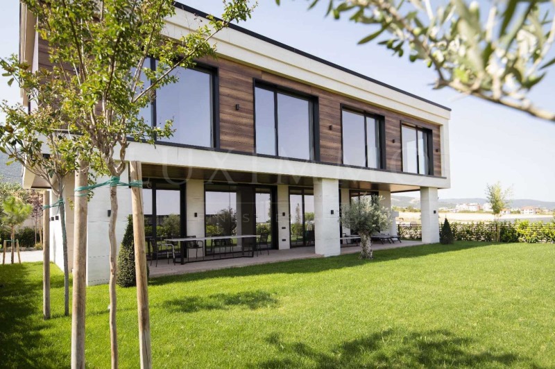 Продава КЪЩА, област Пловдив, с. Марково • 975000 € / 1906934.25 лв. • 71341519 1 — Holmes.bg Продава КЪЩА, област Пловдив, с. Марково • 975000 € / 1906934.25 лв. • 71341519 1