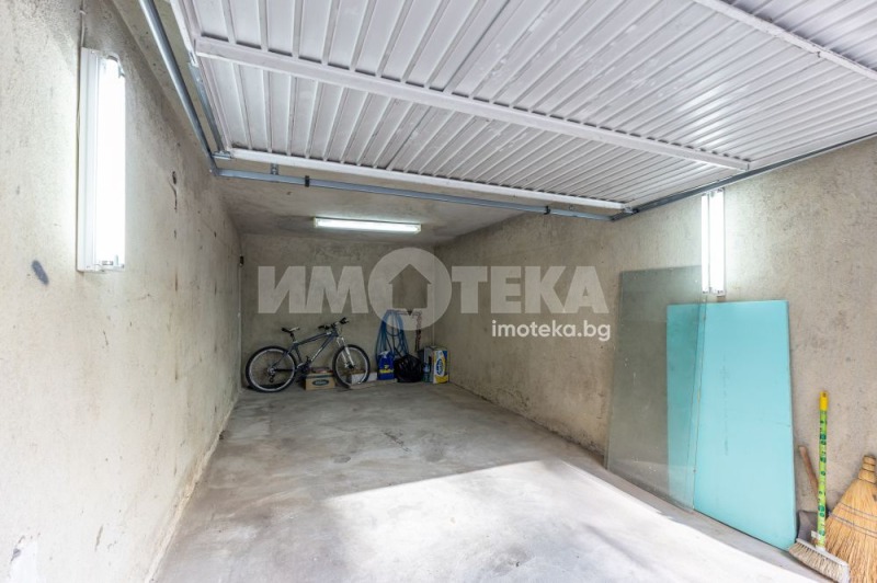 Продава ГАРАЖ, ПАРКОМЯСТО, град Варна, Център • 51000 € • 63121307 1 — Holmes.bg Продава ГАРАЖ, ПАРКОМЯСТО, град Варна, Център • 51000 € • 63121307 1
