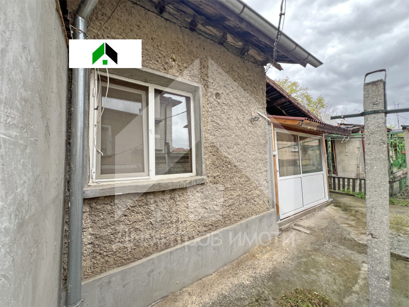 Продава КЪЩА, област Шумен, гр. Нови пазар • 45000 € / 88012.35 лв. • 31615419 1 — Holmes.bg Продава КЪЩА, област Шумен, гр. Нови пазар • 45000 € / 88012.35 лв. • 31615419 1