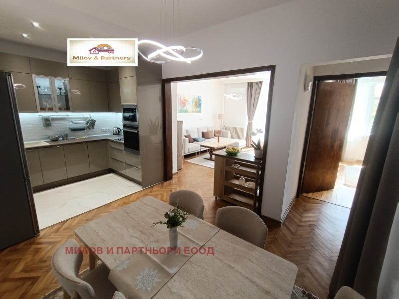 Под наем 4-СТАЕН, град София, Център • 1250 € / 2444.79 лв. • 73709268 1 — Holmes.bg Под наем 4-СТАЕН, град София, Център • 1250 € / 2444.79 лв. • 73709268 1