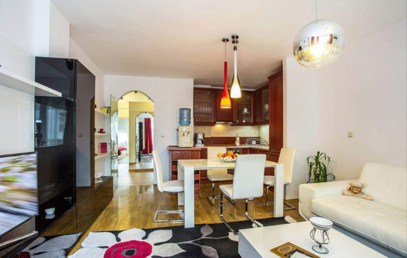 Под наем 3-СТАЕН, град София, Гео Милев • 900 € • 80204277 1 — Holmes.bg Под наем 3-СТАЕН, град София, Гео Милев • 900 € • 80204277 1