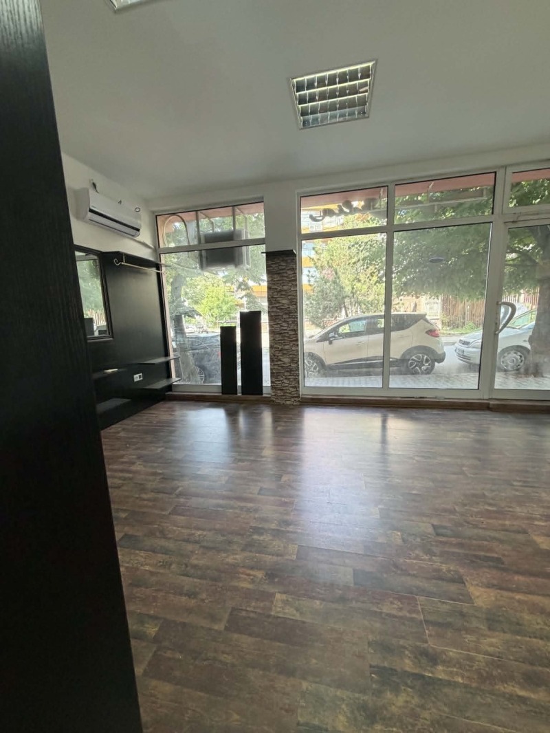 Под наем МАГАЗИН, град Благоевград, Широк център • 300 € / 586.75 лв. • 64143293 1 — Holmes.bg Под наем МАГАЗИН, град Благоевград, Широк център • 300 € / 586.75 лв. • 64143293 1