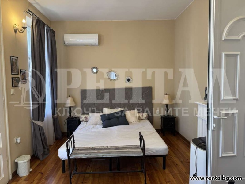 Под наем АТЕЛИЕ, ТАВАН, град Пловдив, Център • 250 € / 488.96 лв. • 42538055 1 — Holmes.bg Под наем АТЕЛИЕ, ТАВАН, град Пловдив, Център • 250 € / 488.96 лв. • 42538055 1