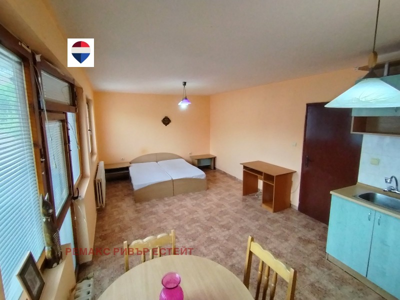 Под наем АТЕЛИЕ, ТАВАН, град Русе, Хъшове • 200 € • 89387731 1 — Holmes.bg Под наем АТЕЛИЕ, ТАВАН, град Русе, Хъшове • 200 € • 89387731 1