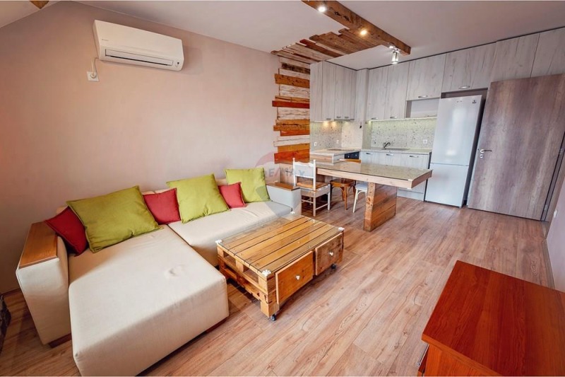 Под наем 3-СТАЕН, град Варна, Левски 2 • 760 € / 1486.43 лв. • 31495831 1 — Holmes.bg Под наем 3-СТАЕН, град Варна, Левски 2 • 760 € / 1486.43 лв. • 31495831 1