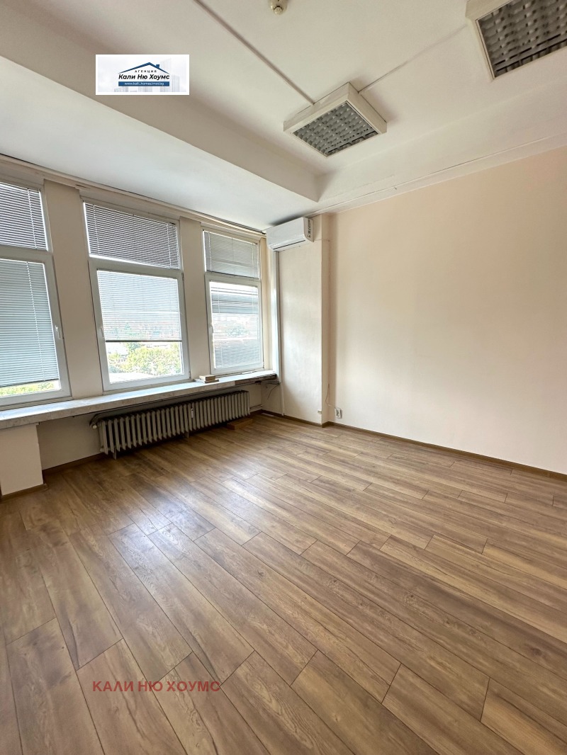 Под наем ОФИС, град София, Манастирски ливади • 330 € / 645.42 лв. • 81860981 1 — Holmes.bg Под наем ОФИС, град София, Манастирски ливади • 330 € / 645.42 лв. • 81860981 1