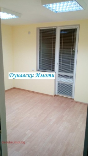 ОФИС, 13 m2 - Holmes.bg ОФИС, 13 m2