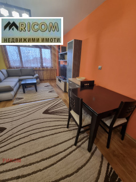 Обява Дава под наем 3-СТАЕН,град Плевен, Широк център