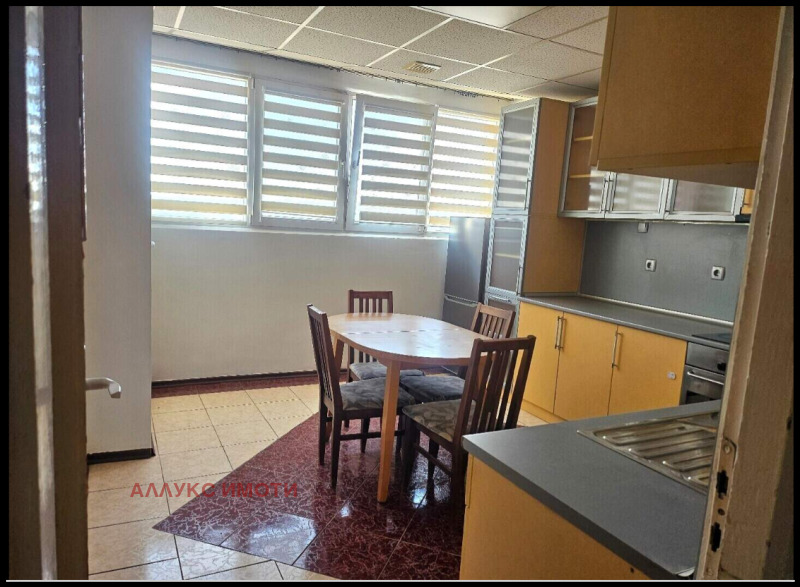 Под наем 3-СТАЕН, град Русе, Родина 1 • 400 € / 782.33 лв. • 52513611 1 — Holmes.bg Под наем 3-СТАЕН, град Русе, Родина 1 • 400 € / 782.33 лв. • 52513611 1