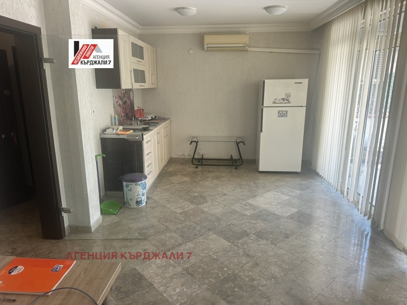 Под наем 2-СТАЕН, град Кърджали, Център • 350 € / 684.54 лв. • 76802673 1 — Holmes.bg Под наем 2-СТАЕН, град Кърджали, Център • 350 € / 684.54 лв. • 76802673 1
