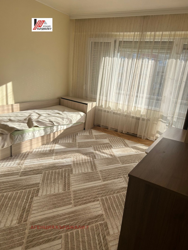 Под наем 4-СТАЕН, град Кърджали, Веселчане • 250 € / 488.96 лв. • 86136637 1 — Holmes.bg Под наем 4-СТАЕН, град Кърджали, Веселчане • 250 € / 488.96 лв. • 86136637 1