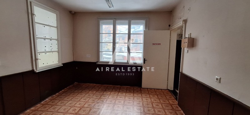Под наем ОФИС, град Плевен, Широк център • 180 € / 352.05 лв. • 19134776 1 — Holmes.bg Под наем ОФИС, град Плевен, Широк център • 180 € / 352.05 лв. • 19134776 1