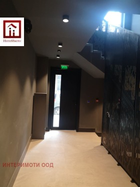 Обява Дава под наем ПАРКОМЯСТО,град София, Център>