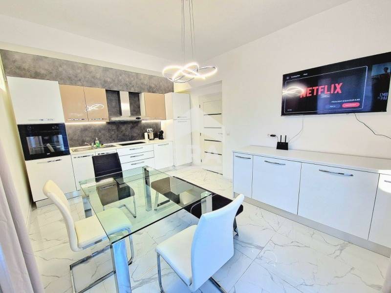 Под наем 4-СТАЕН, град Варна, Център • 1000 € / 1955.83 лв. • 59221317 1 — Holmes.bg Под наем 4-СТАЕН, град Варна, Център • 1000 € / 1955.83 лв. • 59221317 1