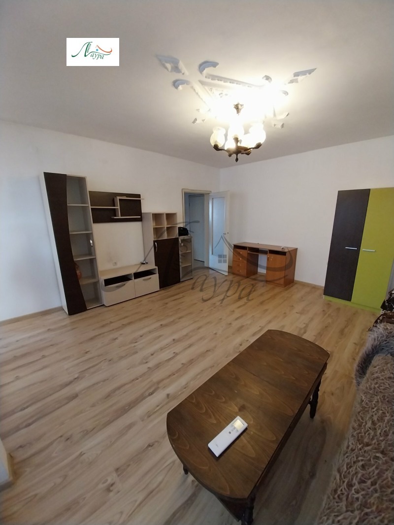 Под наем 3-СТАЕН, град Шумен, Пазара • 350 € / 684.54 лв. • 91564052 1 — Holmes.bg Под наем 3-СТАЕН, град Шумен, Пазара • 350 € / 684.54 лв. • 91564052 1