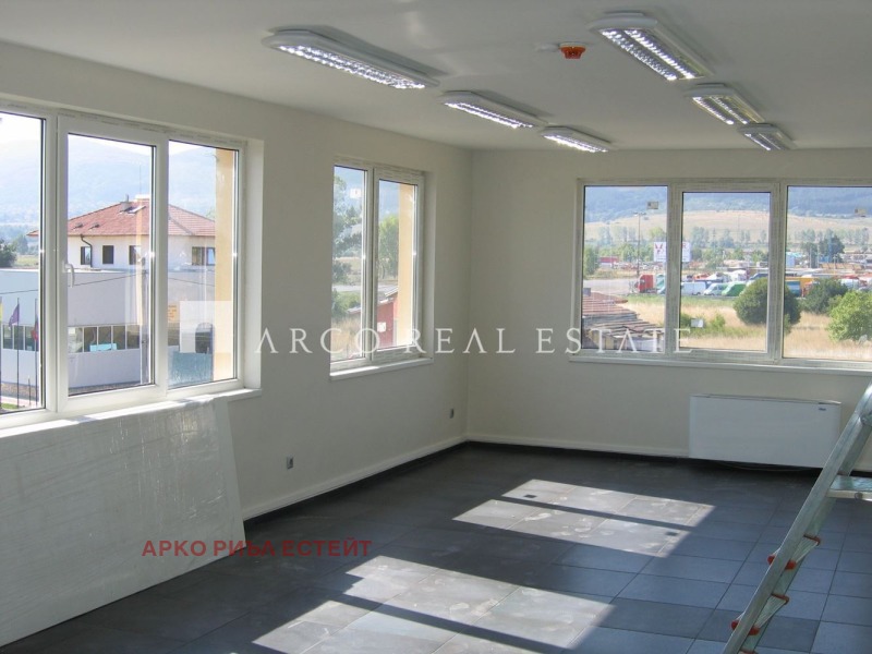 Под наем ПРОМ. ПОМЕЩЕНИЕ, град София, в.з.Врана - Лозен • 3900 € / 7627.74 лв. • 51556865 1 — Holmes.bg Под наем ПРОМ. ПОМЕЩЕНИЕ, град София, в.з.Врана - Лозен • 3900 € / 7627.74 лв. • 51556865 1