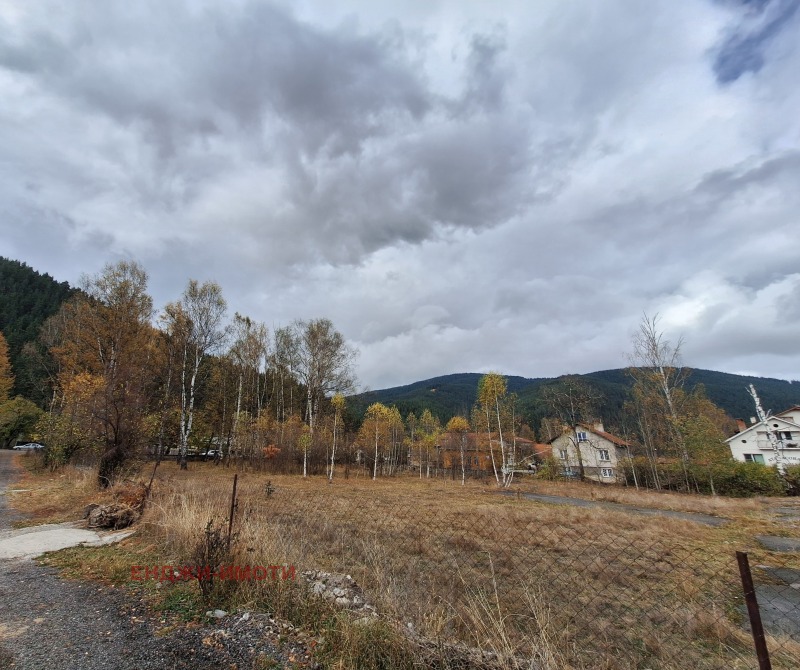 Продава ПАРЦЕЛ в област София, с. Говедарци - 6471 кв.м / 647 100 € » 1 265 617.59 лв., ЕНДЖИ-ИМОТИ