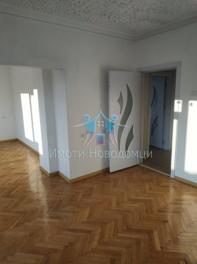 Продава 4-стаен град Шумен Добруджански - [1] 