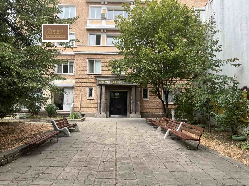 Продава  2-стаен град София , Център , 77 кв.м | 30759405