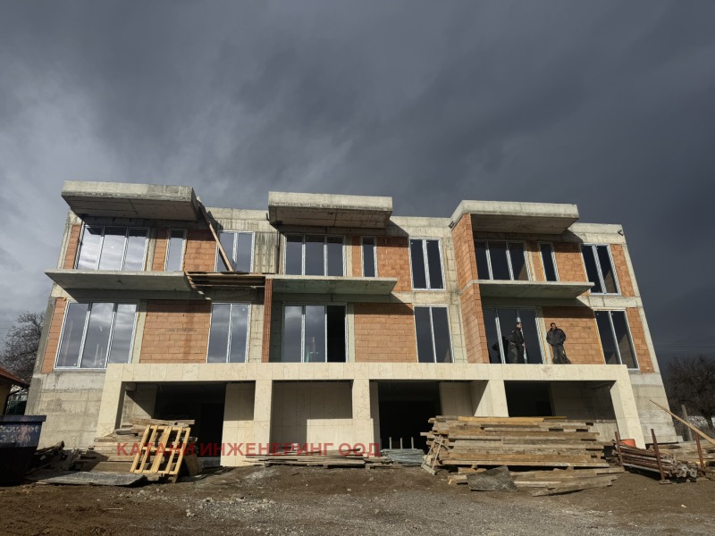 Продава КЪЩА, с. Гурмазово, област София област