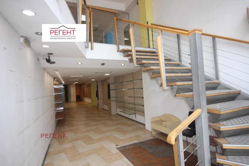 Продава МАГАЗИН в град Габрово, Център - 960 кв.м / 359 000 € » 702 142.97 лв., РЕГЕНТ
