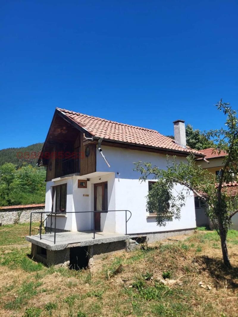 Продава ВИЛА, с. Разлив, област София област