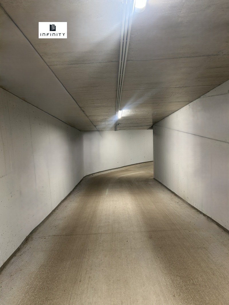 Продава ГАРАЖ, ПАРКОМЯСТО, гр. София, Зона Б-5, снимка 3 - Гаражи и паркоместа - 53158474