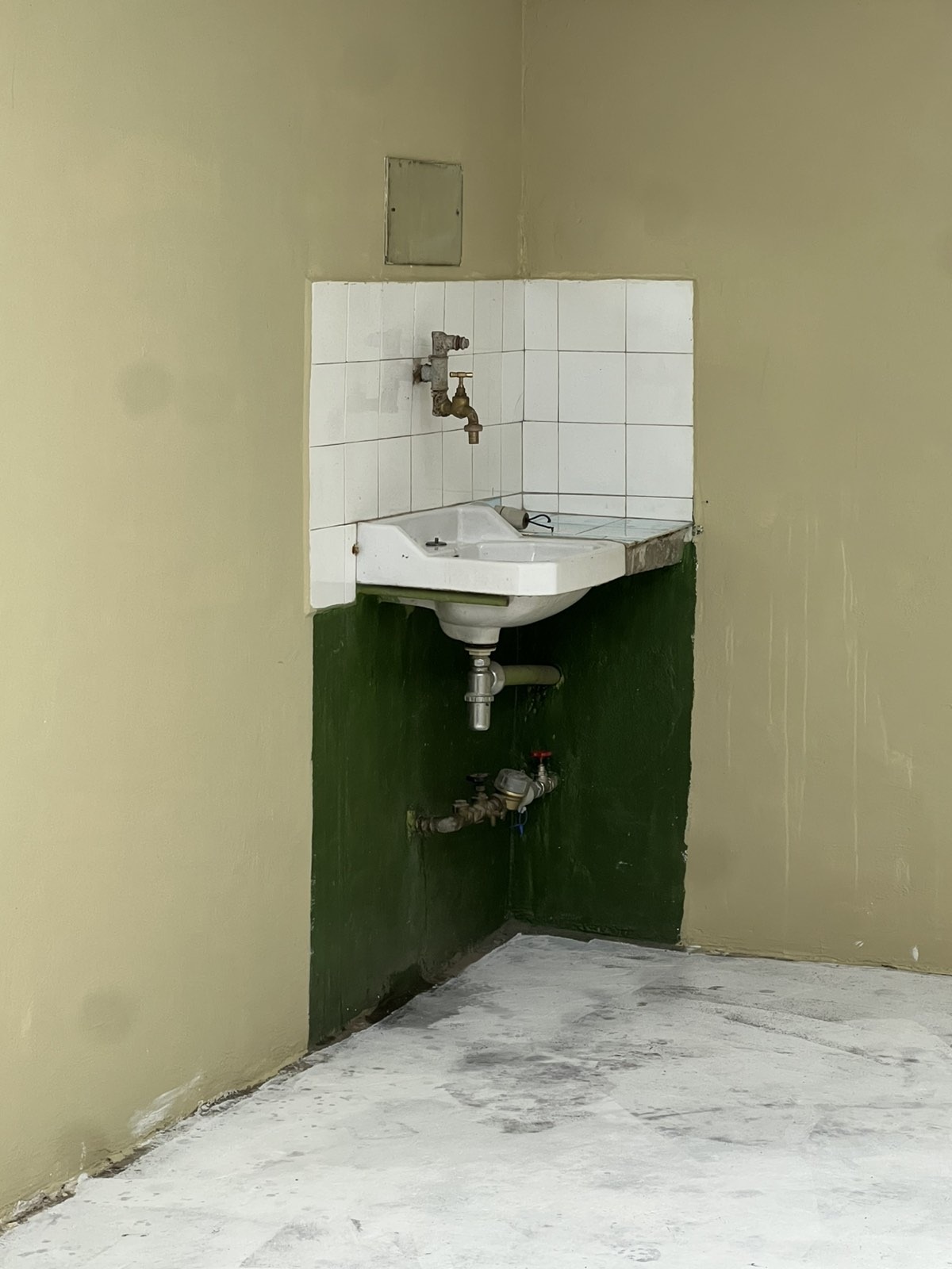 Продава ГАРАЖ, ПАРКОМЯСТО, гр. Плевен, Идеален център, снимка 3 - Гаражи и паркоместа - 56255473