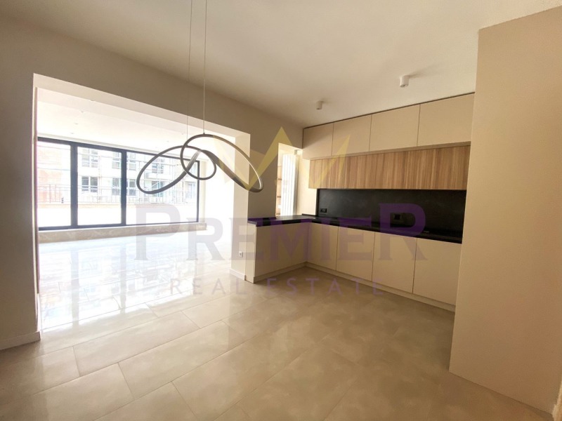 À venda  2 quartos Sofia , Centar , 168 m² | 35419583