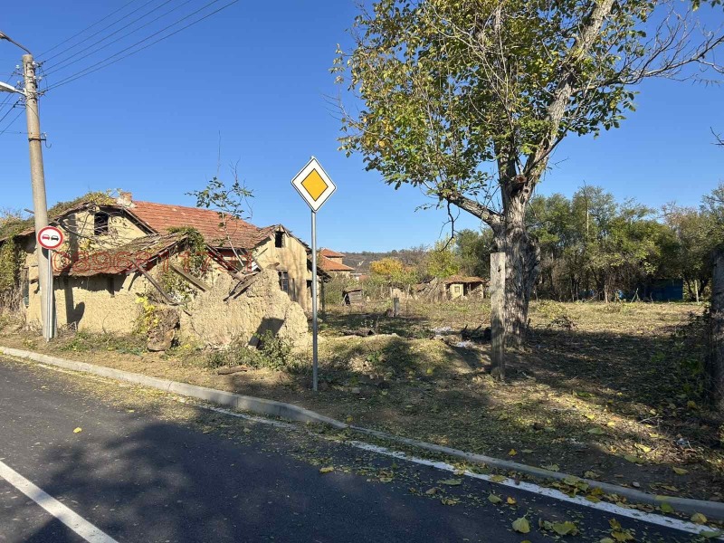 Продава КЪЩА, с. Варана, област Плевен