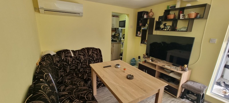 Продава ВИЛА, гр. Разград, Промишлена зона - Запад, снимка 10 - Вили - 52466044