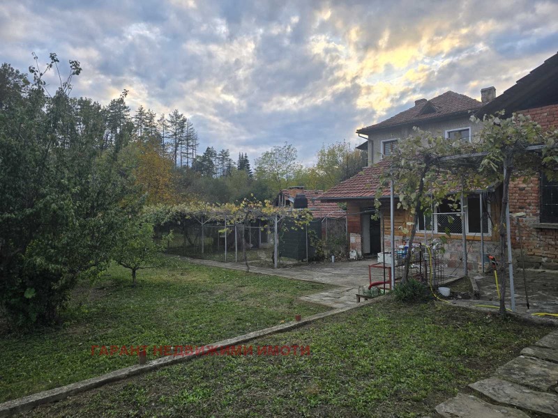 Продава КЪЩА, с. Поповци, област Габрово, снимка 2 - Къщи - 52440541