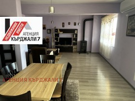 3+ camere da letto Vazrogdentsi, Kardgali