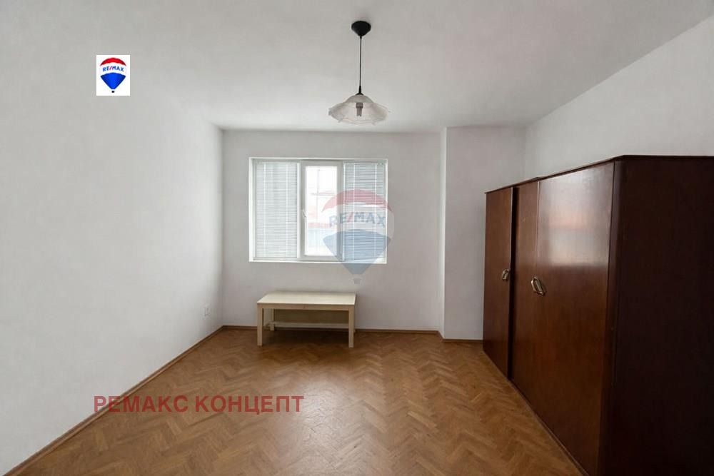 Продава МНОГОСТАЕН, гр. Шумен, Център, снимка 8 - Апартаменти - 54327382