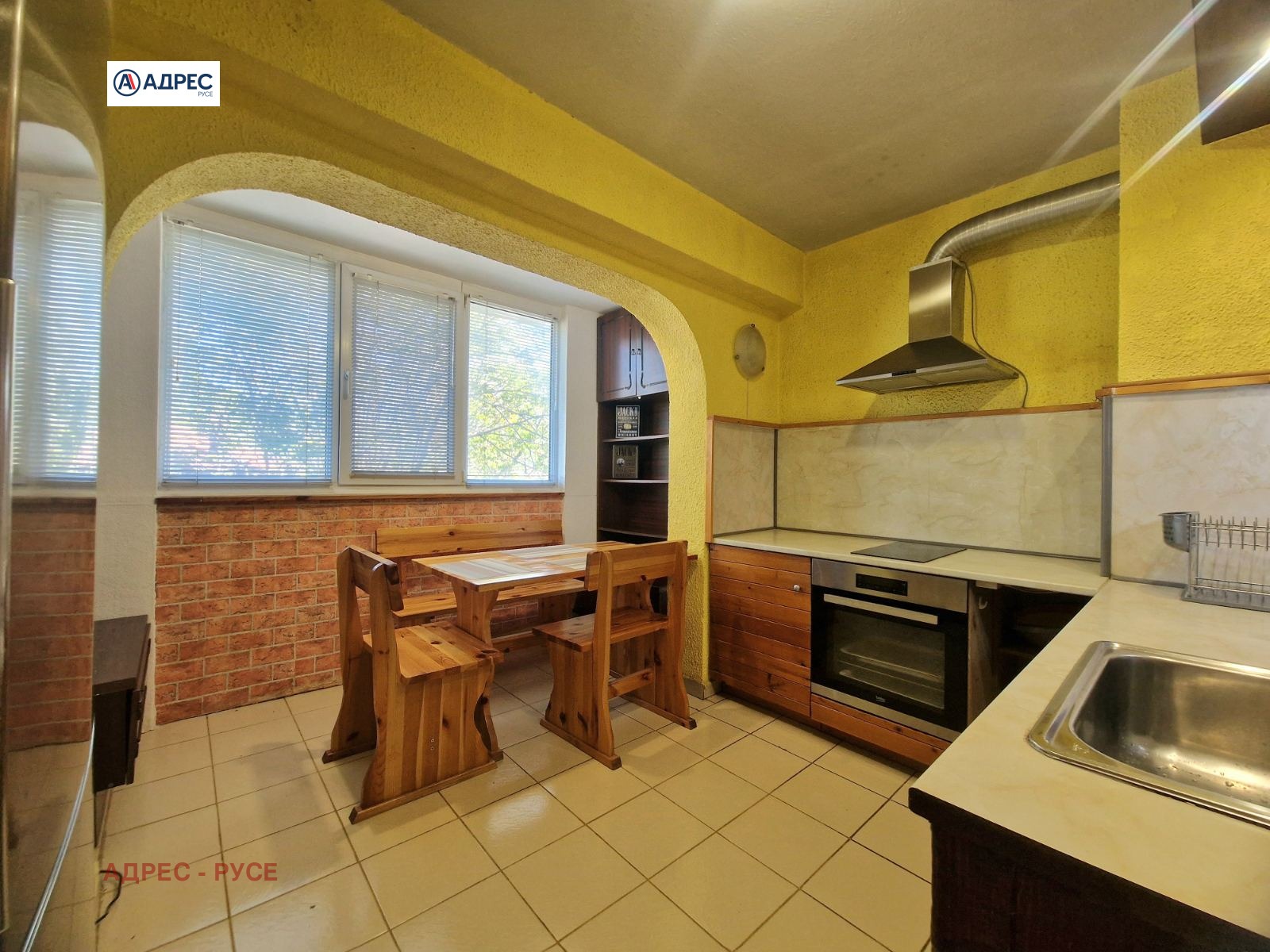 Продава 4-СТАЕН, гр. Русе, Централен южен район, снимка 2 - Апартаменти - 50100406