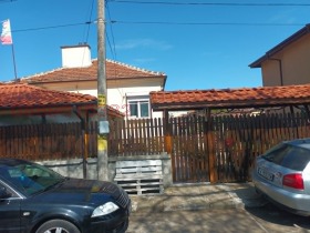 Продава  Къща, гр. Айтос