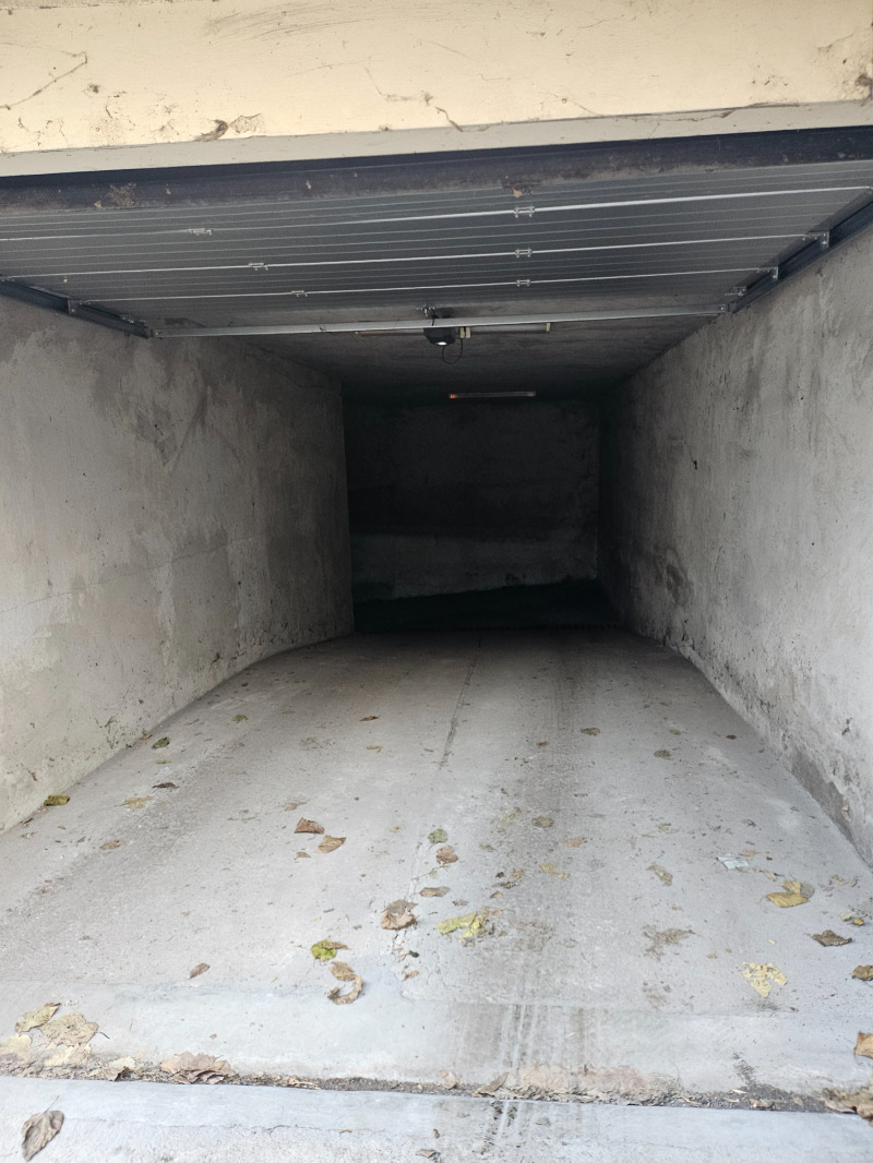 Продава ГАРАЖ, ПАРКОМЯСТО, гр. Пазарджик, Идеален център, снимка 2 - Гаражи и паркоместа - 53071397