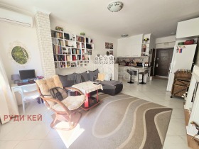 Estudio Briz, Varna