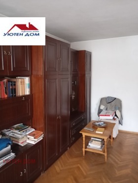 1 chambre Pojarnata, Choumen 1