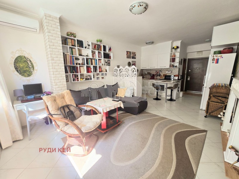 En venta  Estudio Varna , Briz , 40 metros cuadrados | 35598609