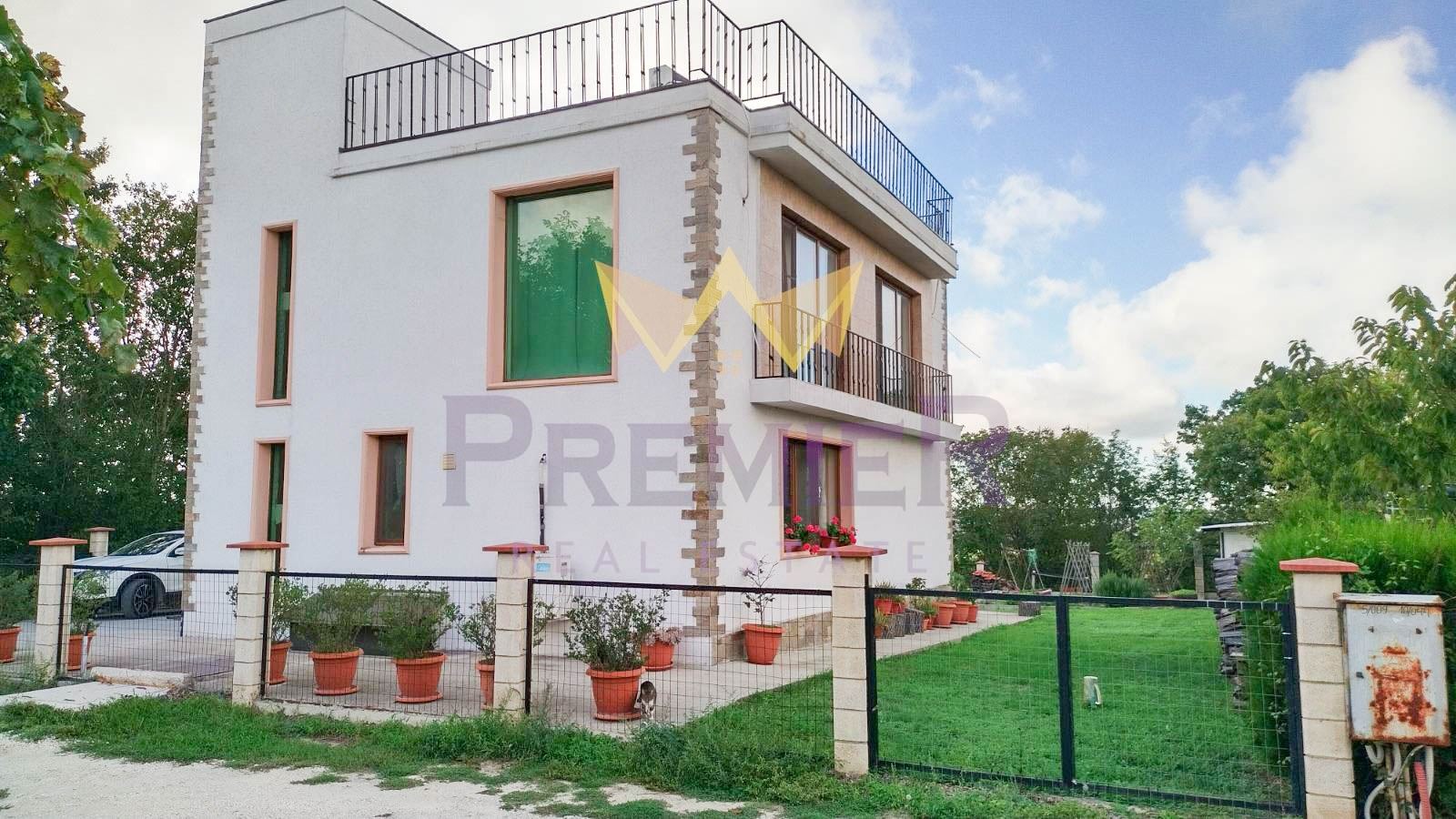 Продава КЪЩА, гр. Варна, м-т Перчемлията